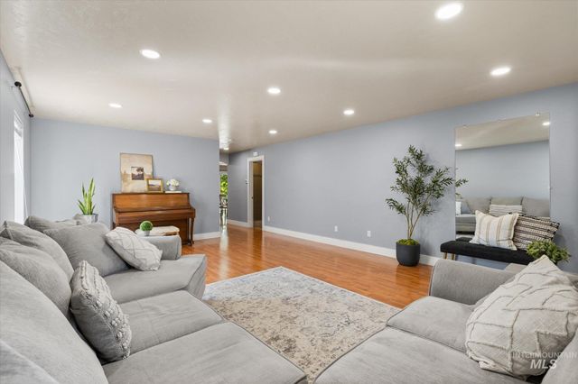 2537 N Copperdale Ave, Kuna, ID 83634