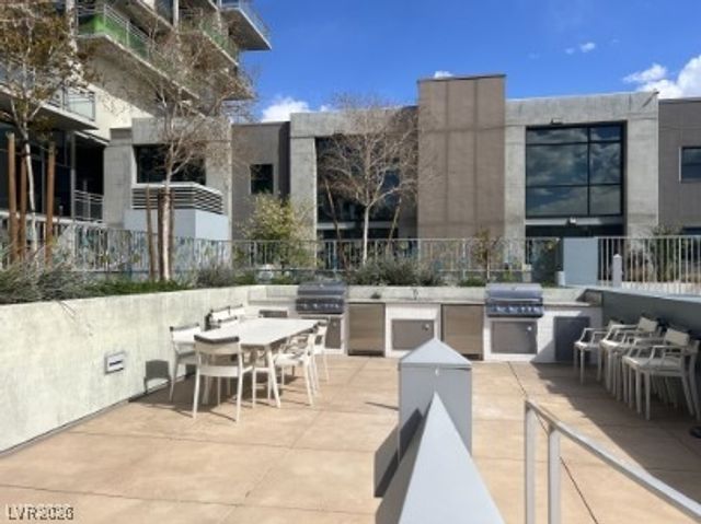 353 East Bonneville Avenue 811, Las Vegas, NV 89101