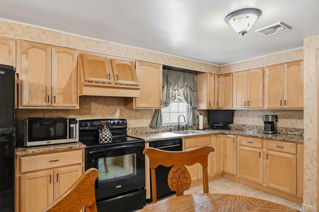 2 Buena Vista Terrace, Central Valley, NY 10917