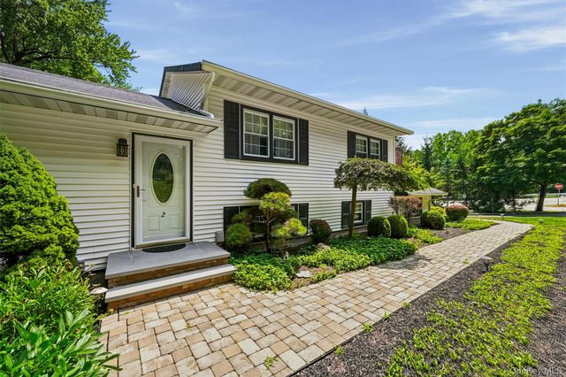 2 Buena Vista Terrace, Central Valley, NY 10917