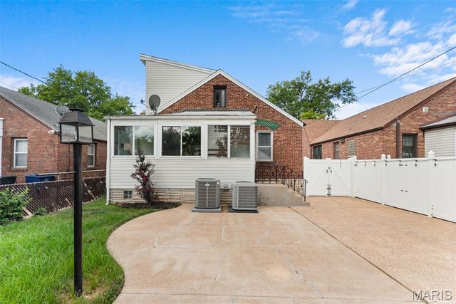 5800 Lansdowne Avenue, St Louis, MO 63109