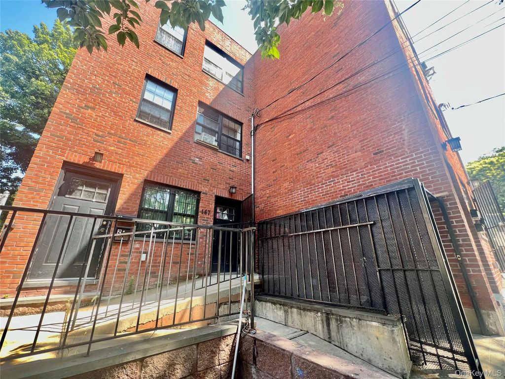 143 Scribner Avenue 1Fl-Retail; 2F-Apt; 3FlAp, Staten Island, NY 10301