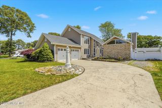 14 Scheiber Drive, Brick, NJ 08723
