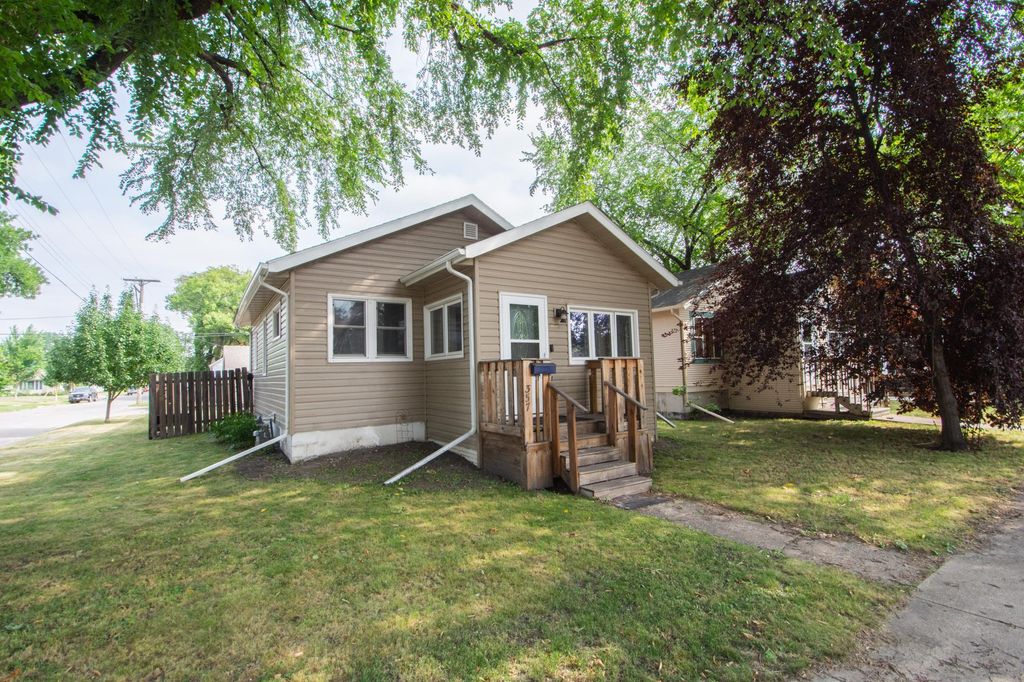 357 15th Avenue S, Fargo, ND 58103