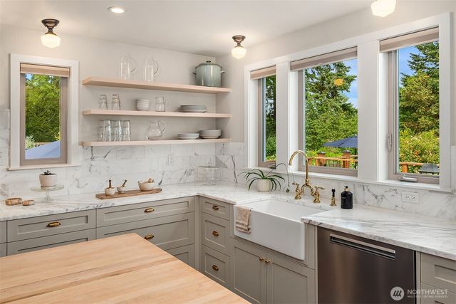 17424 107th Avenue SW, Vashon, WA 98070
