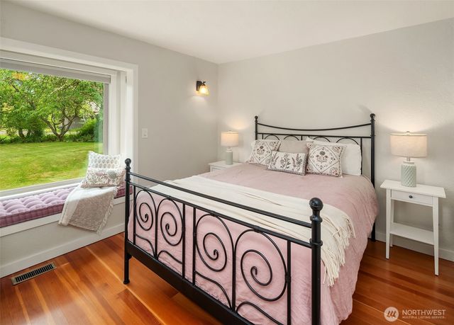 17424 107th Avenue SW, Vashon, WA 98070
