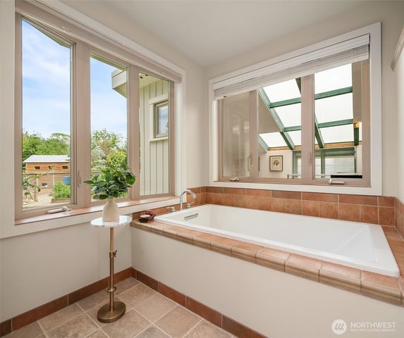 17424 107th Avenue SW, Vashon, WA 98070