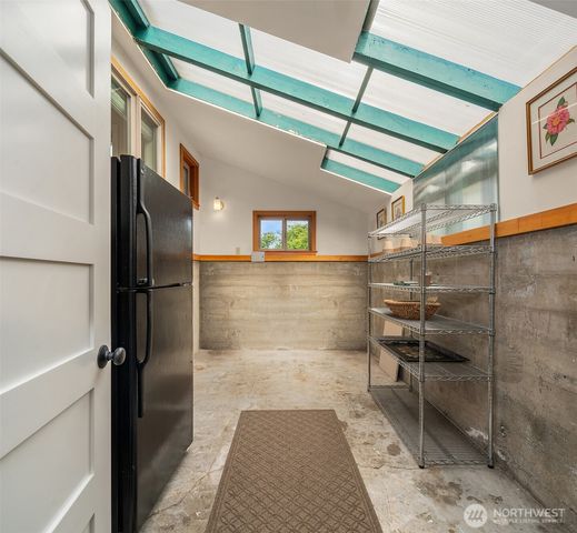 17424 107th Avenue SW, Vashon, WA 98070