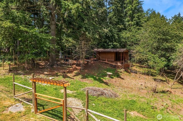 17424 107th Avenue SW, Vashon, WA 98070