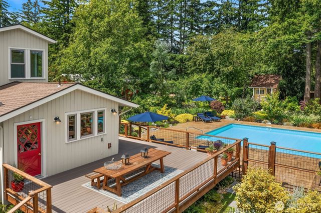 17424 107th Avenue SW, Vashon, WA 98070