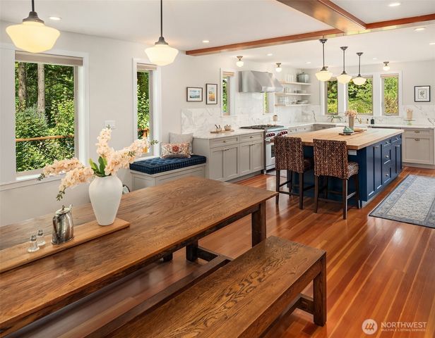 17424 107th Avenue SW, Vashon, WA 98070