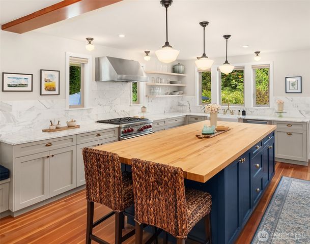 17424 107th Avenue SW, Vashon, WA 98070