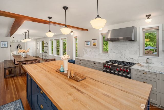 17424 107th Avenue SW, Vashon, WA 98070