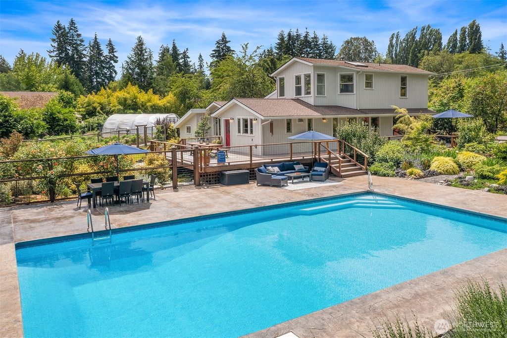 17424 107th Avenue SW, Vashon, WA 98070