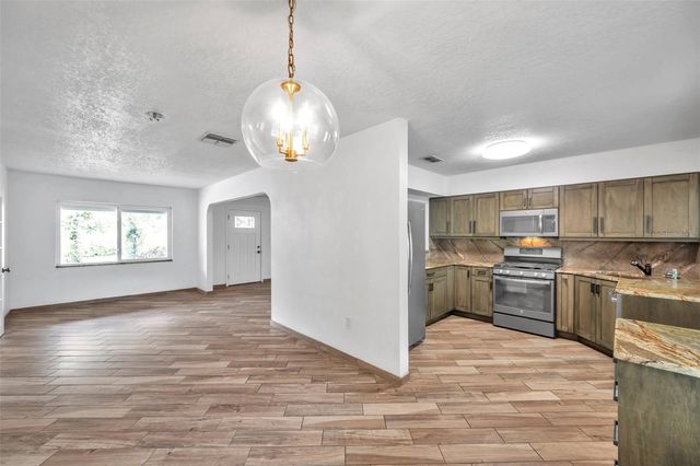 125 5TH AVENUE N, Safety Harbor, FL 34695