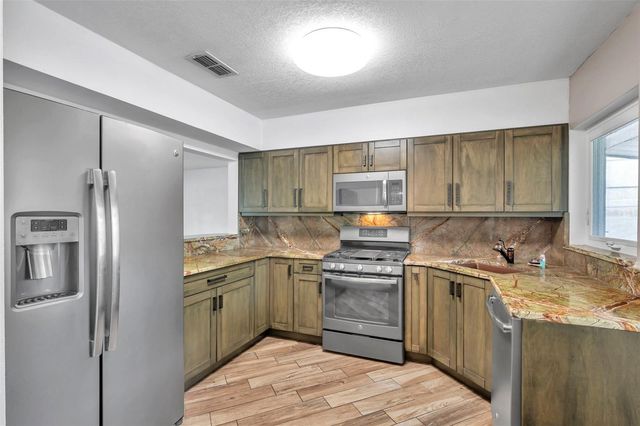 125 5TH AVENUE N, Safety Harbor, FL 34695