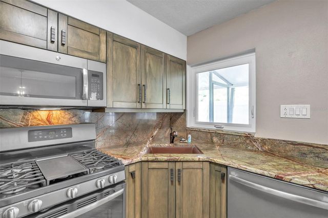 125 5TH AVENUE N, Safety Harbor, FL 34695