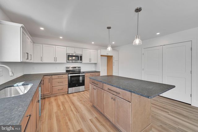 330 W FRITZ AVE, Quarryville, PA 17566