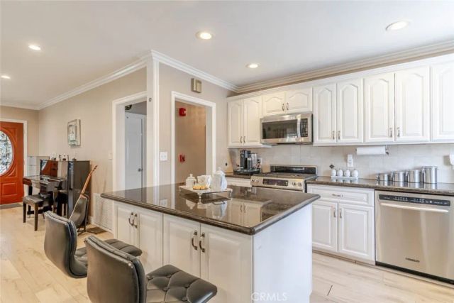 3302 Paraiso Way, La Crescenta, CA 91214