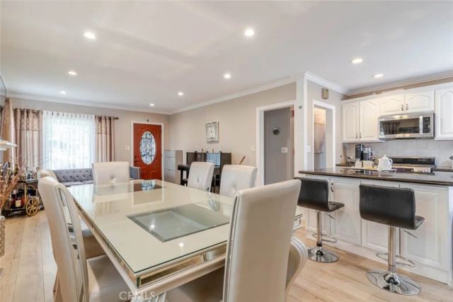 3302 Paraiso Way, La Crescenta, CA 91214