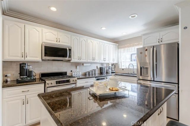 3302 Paraiso Way, La Crescenta, CA 91214