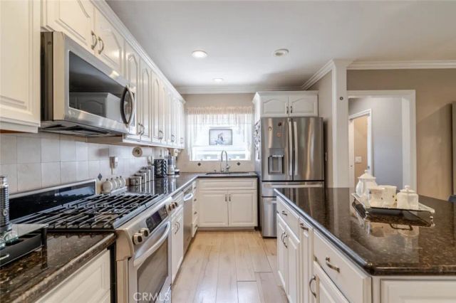 3302 Paraiso Way, La Crescenta, CA 91214