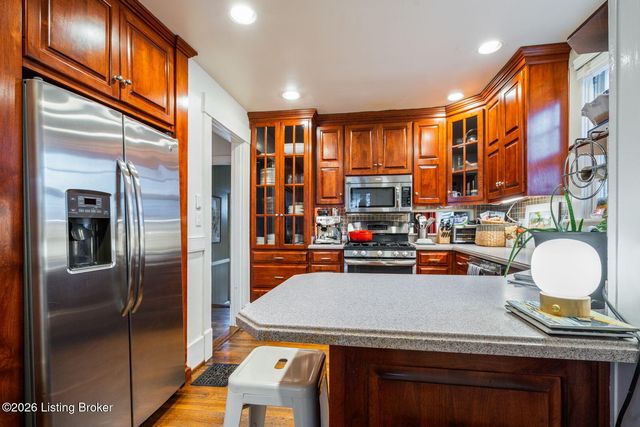 15 Eastover Ct, Louisville, KY 40206