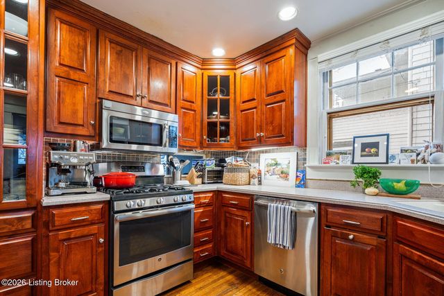 15 Eastover Ct, Louisville, KY 40206