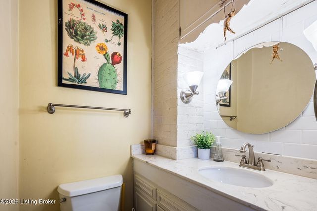 15 Eastover Ct, Louisville, KY 40206