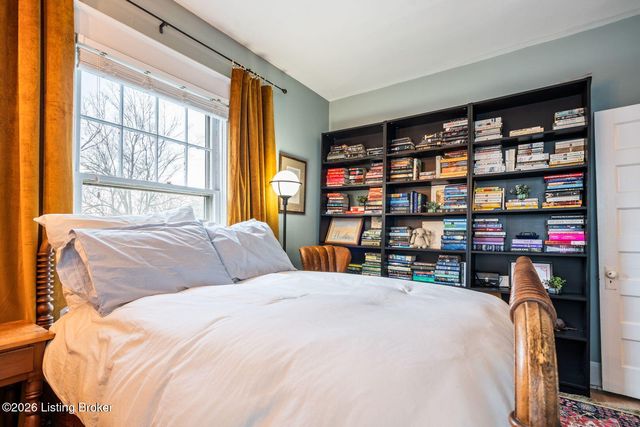 15 Eastover Ct, Louisville, KY 40206