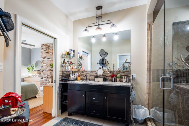 15 Eastover Ct, Louisville, KY 40206