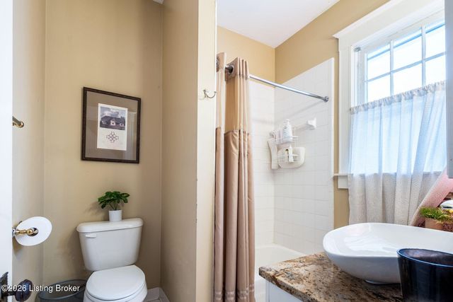 15 Eastover Ct, Louisville, KY 40206