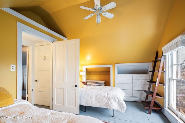 15 Eastover Ct, Louisville, KY 40206