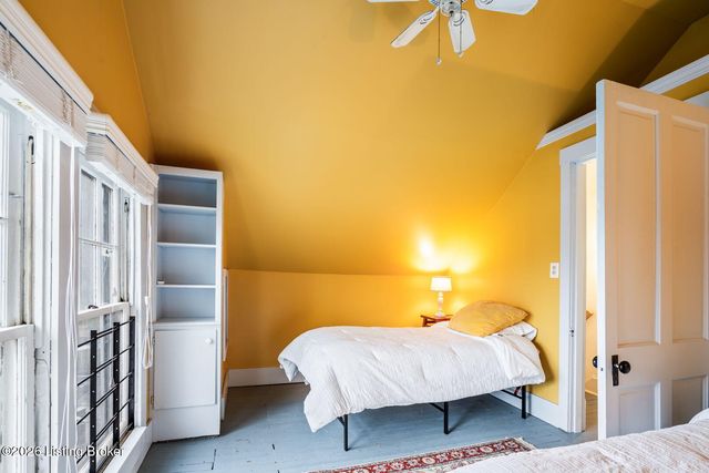 15 Eastover Ct, Louisville, KY 40206