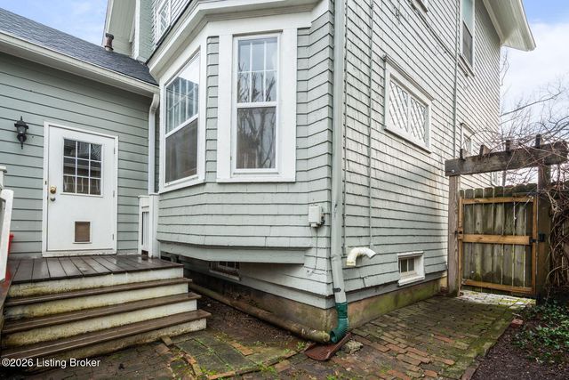 15 Eastover Ct, Louisville, KY 40206