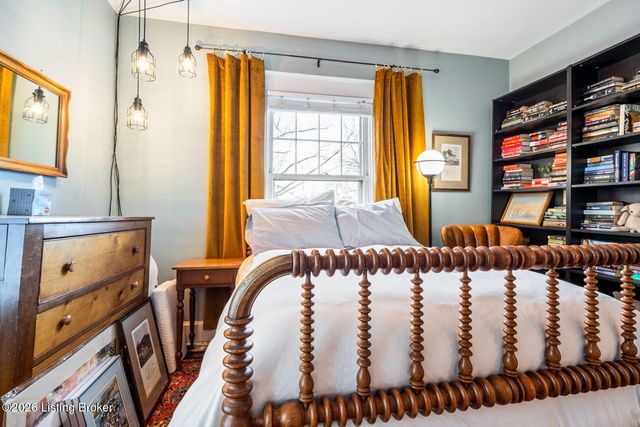 15 Eastover Ct, Louisville, KY 40206