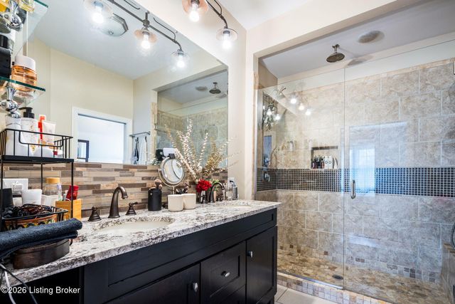 15 Eastover Ct, Louisville, KY 40206