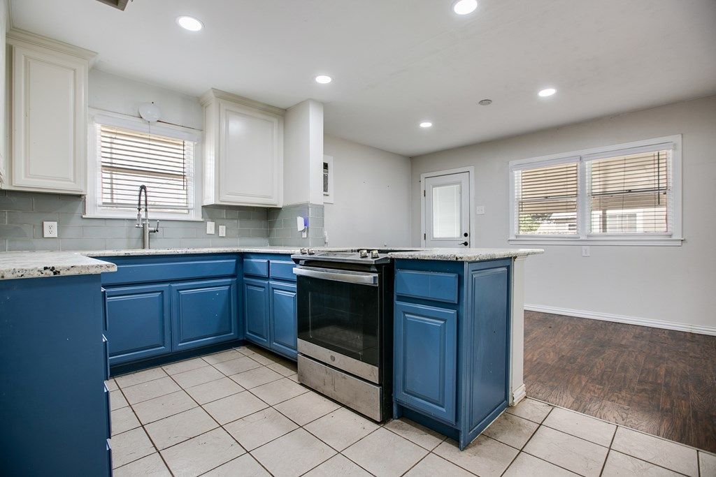 Image 11 of property listing at 1203 N 5th St, Ballinger, TX 76821
