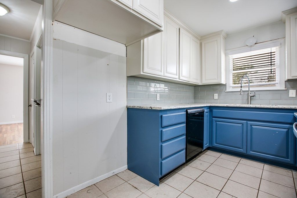 Image 12 of property listing at 1203 N 5th St, Ballinger, TX 76821