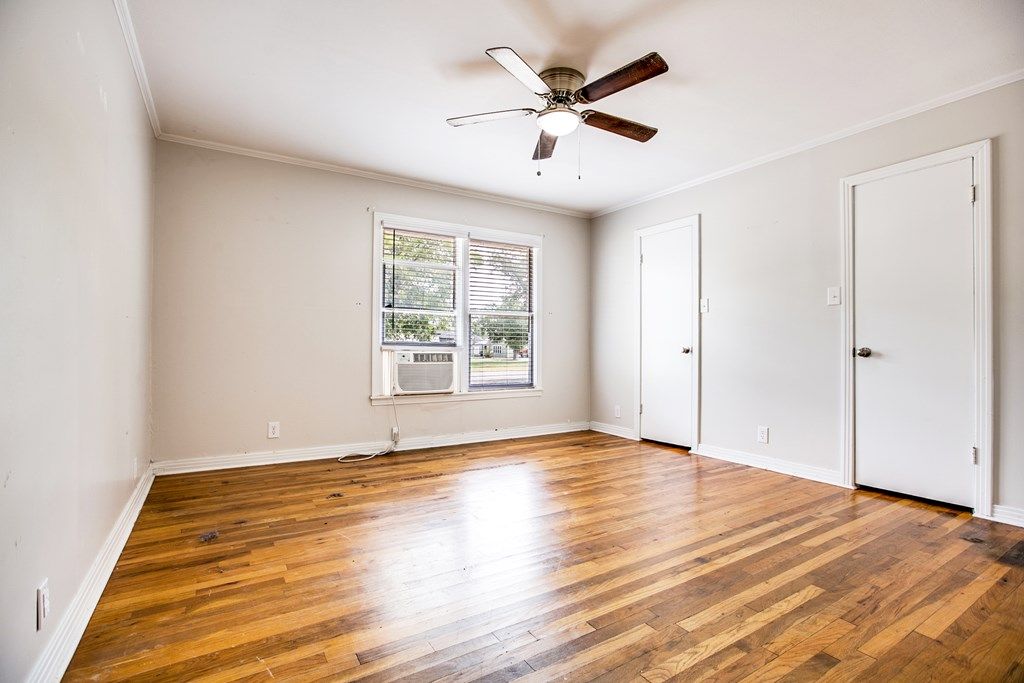 Image 14 of property listing at 1203 N 5th St, Ballinger, TX 76821