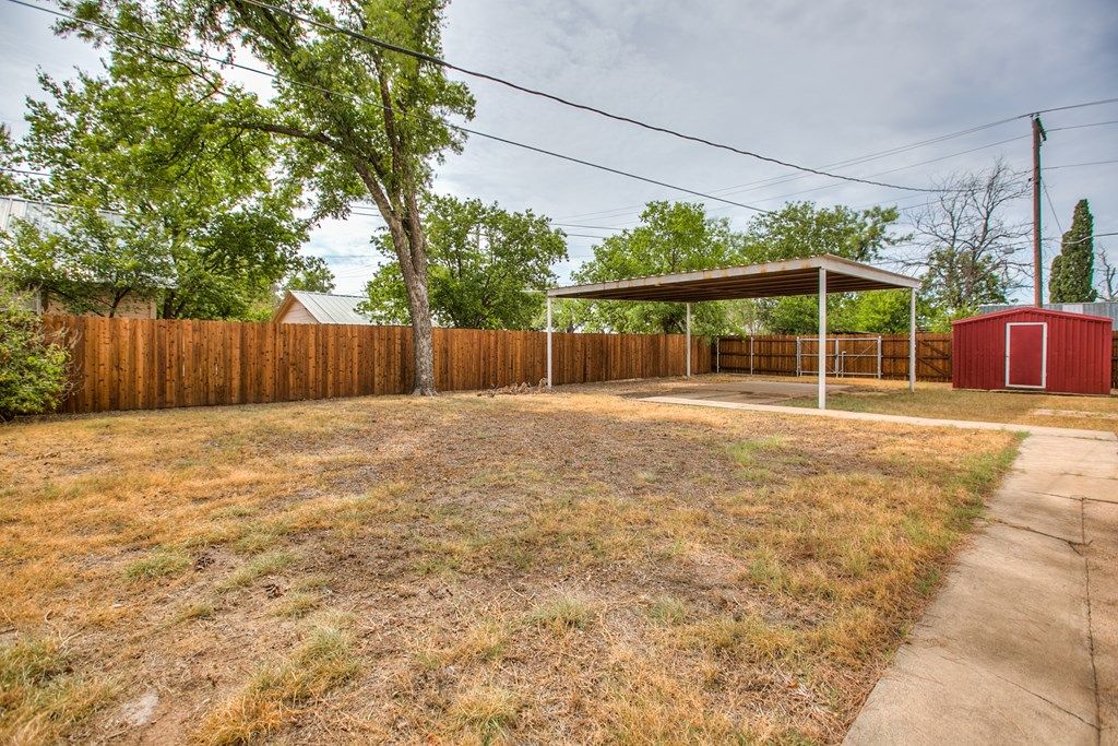 Image 22 of property listing at 1203 N 5th St, Ballinger, TX 76821
