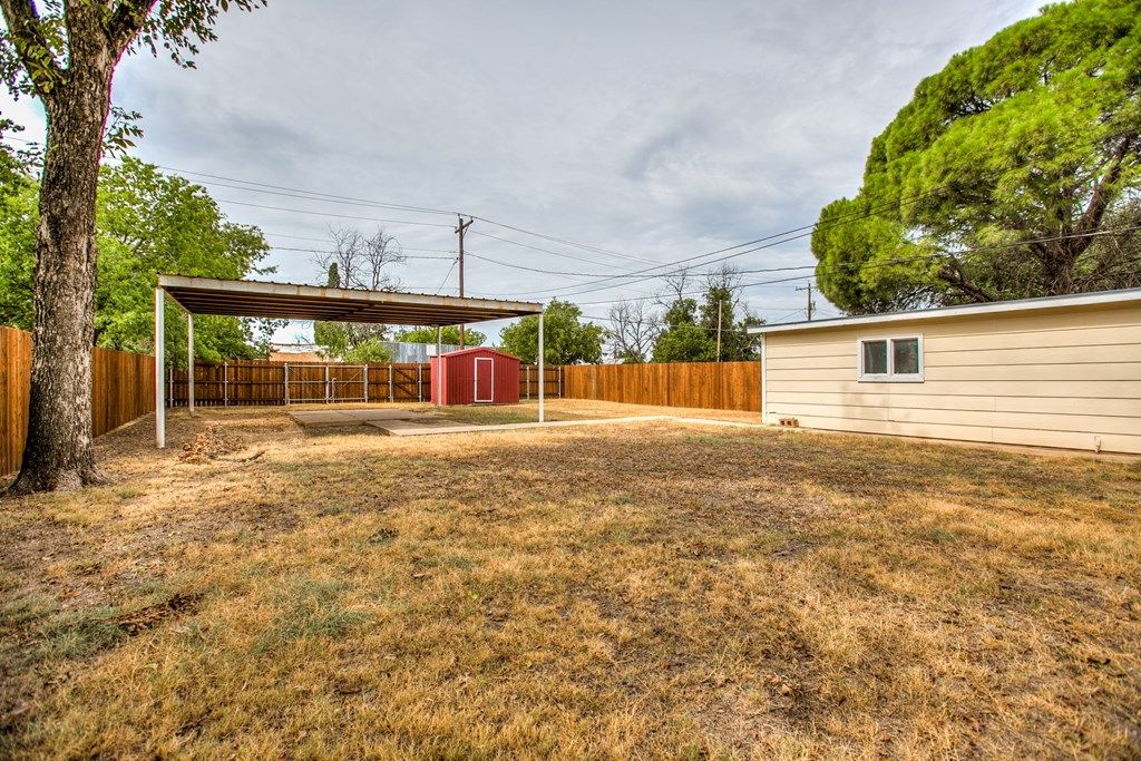 Image 23 of property listing at 1203 N 5th St, Ballinger, TX 76821