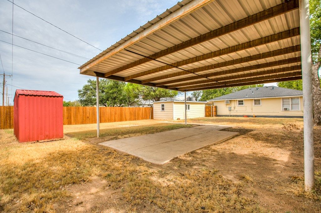 Image 24 of property listing at 1203 N 5th St, Ballinger, TX 76821