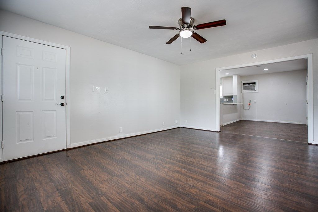 Image 7 of property listing at 1203 N 5th St, Ballinger, TX 76821