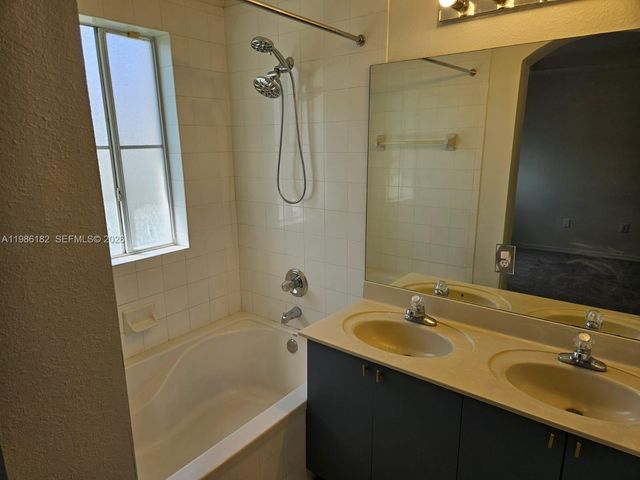 8846 W Flagler St 2, Miami, FL 33174