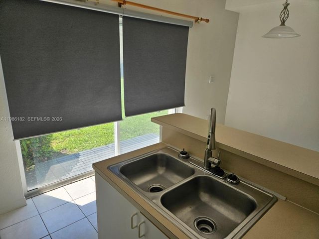 8846 W Flagler St 2, Miami, FL 33174