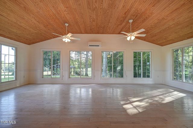 568 Painter Road, Fall Branch, TN 37656