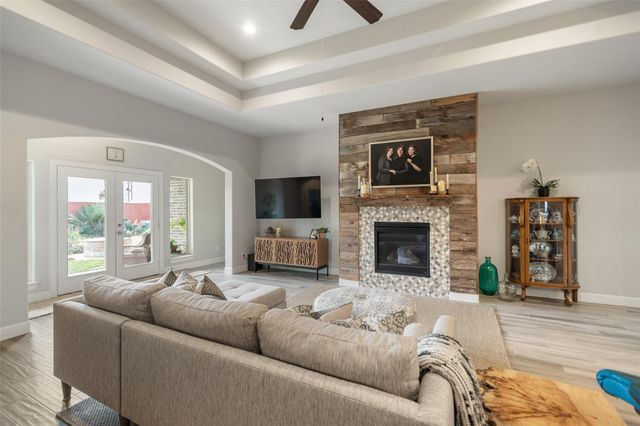 8020 Serenity Drive, Pearland, TX 77584