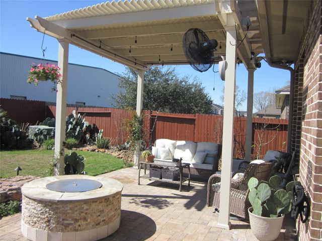 8020 Serenity Drive, Pearland, TX 77584