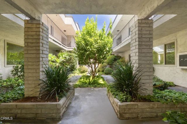 555 W Sierra Madre Boulevard I, Sierra Madre, CA 91024